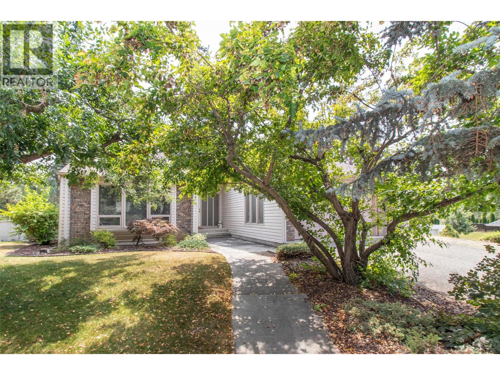 3855 Tillicum Court, Kelowna, British Columbia  V1W 4E7 - Photo 2 - 10395339