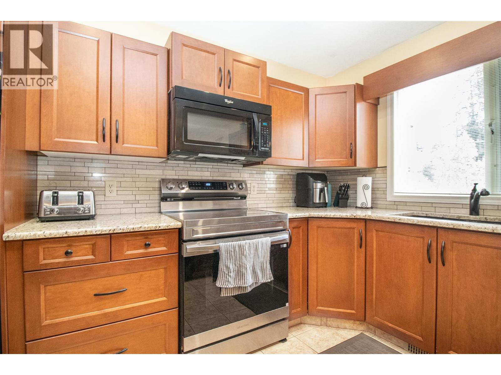 3855 Tillicum Court, Kelowna, British Columbia  V1W 4E7 - Photo 9 - 10395339