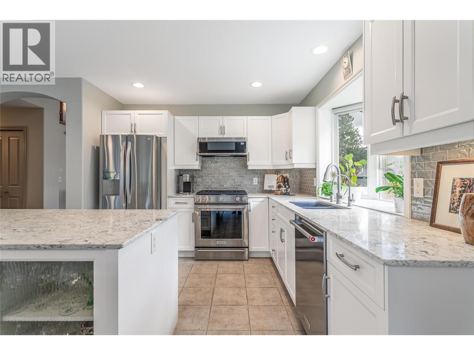 4122 Gallaghers Boulevard S, Kelowna, British Columbia  V1W 4V2 - Photo 5 - 10394607
