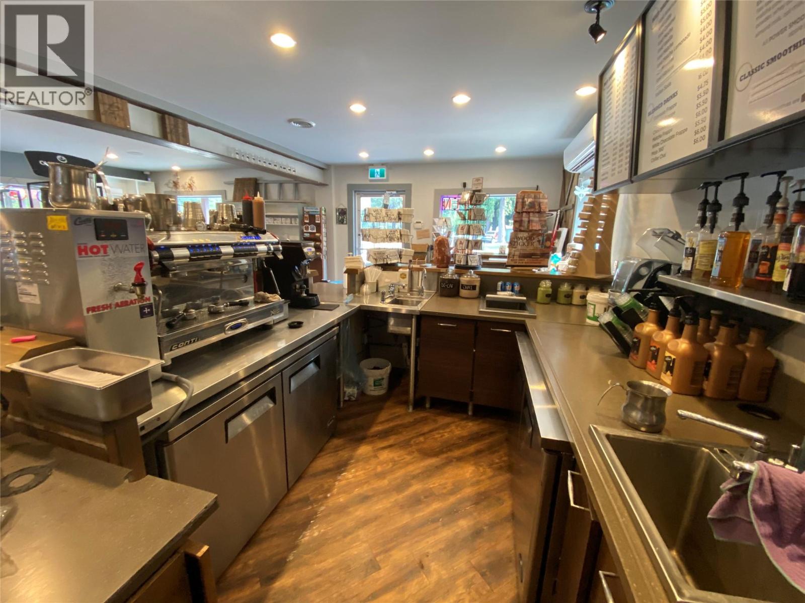 1885 Bakery Frontage Road, Christina Lake, British Columbia  V0H 1E0 - Photo 10 - 10394791