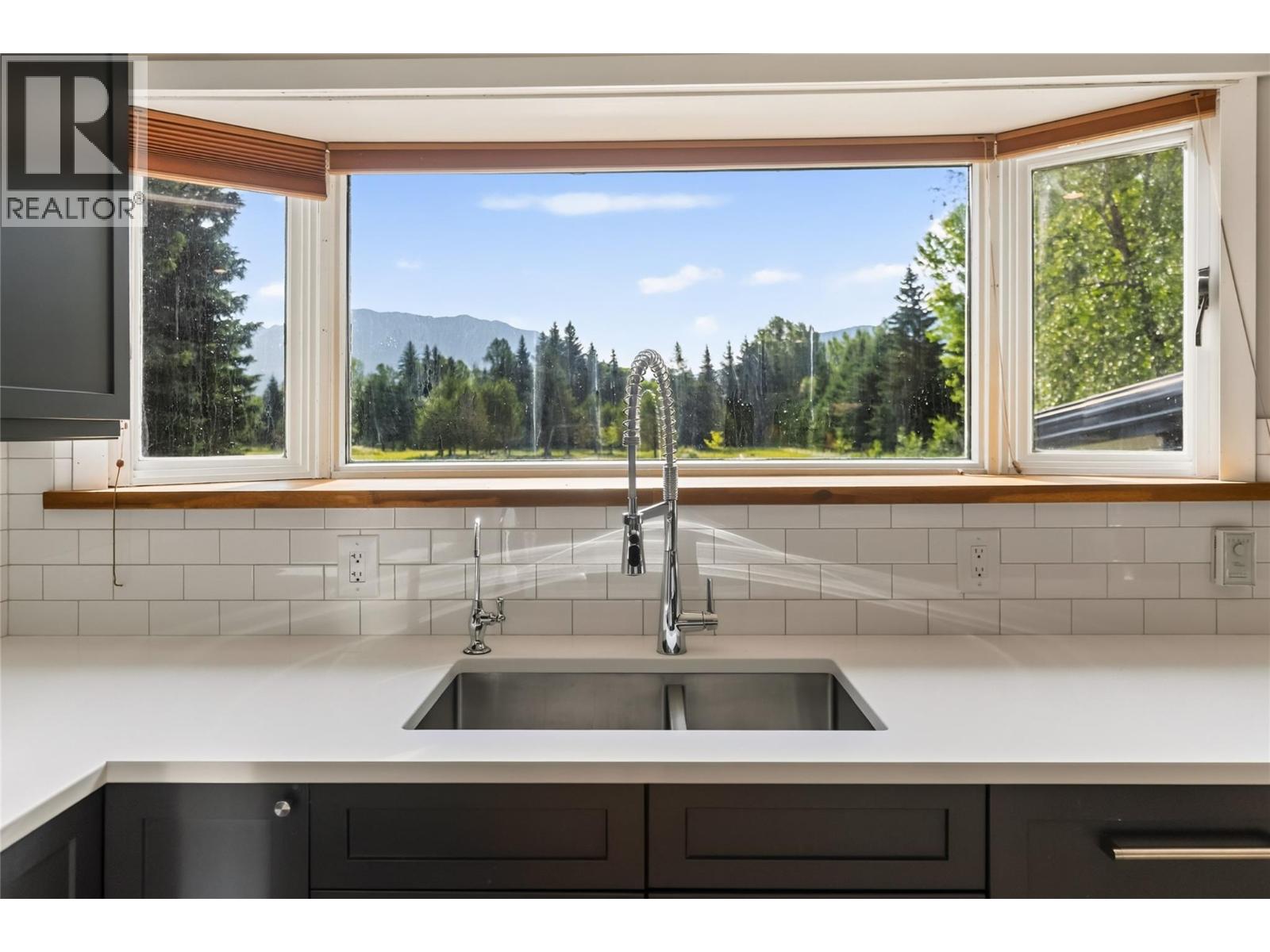 3292 Anderson Road, Fernie, British Columbia  V0B 1M1 - Photo 11 - 10395142