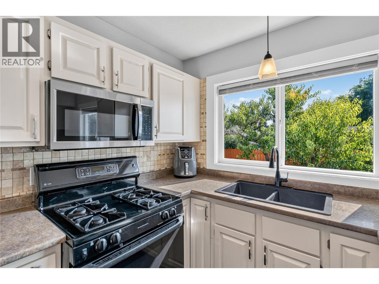 4201 Lakeshore Road, Kelowna, British Columbia  V1W 4H7 - Photo 10 - 10395267