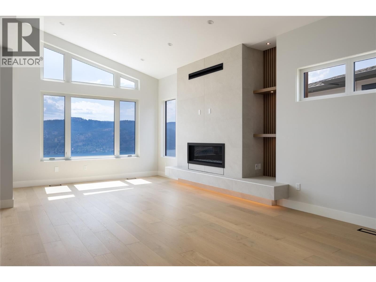 8828 Oxford Road, Vernon, British Columbia  V1H 2K8 - Photo 11 - 10395537