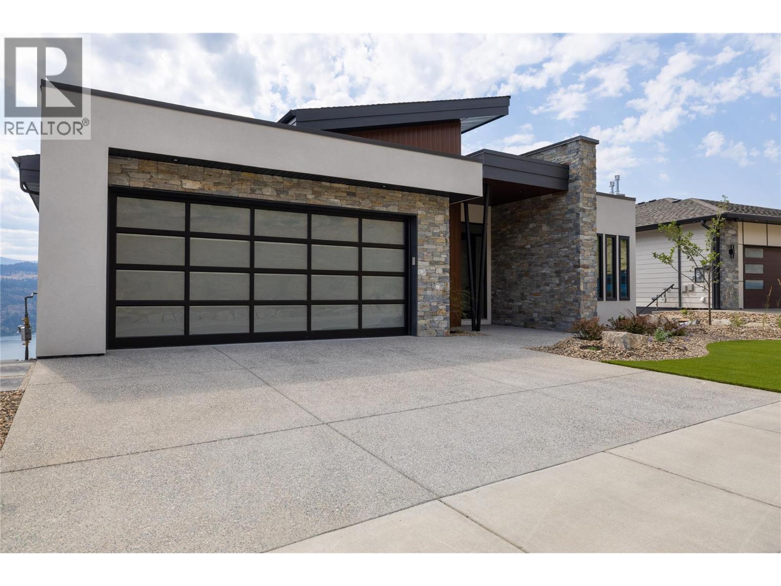8828 Oxford Road, Vernon, British Columbia  V1H 2K8 - Photo 2 - 10395537