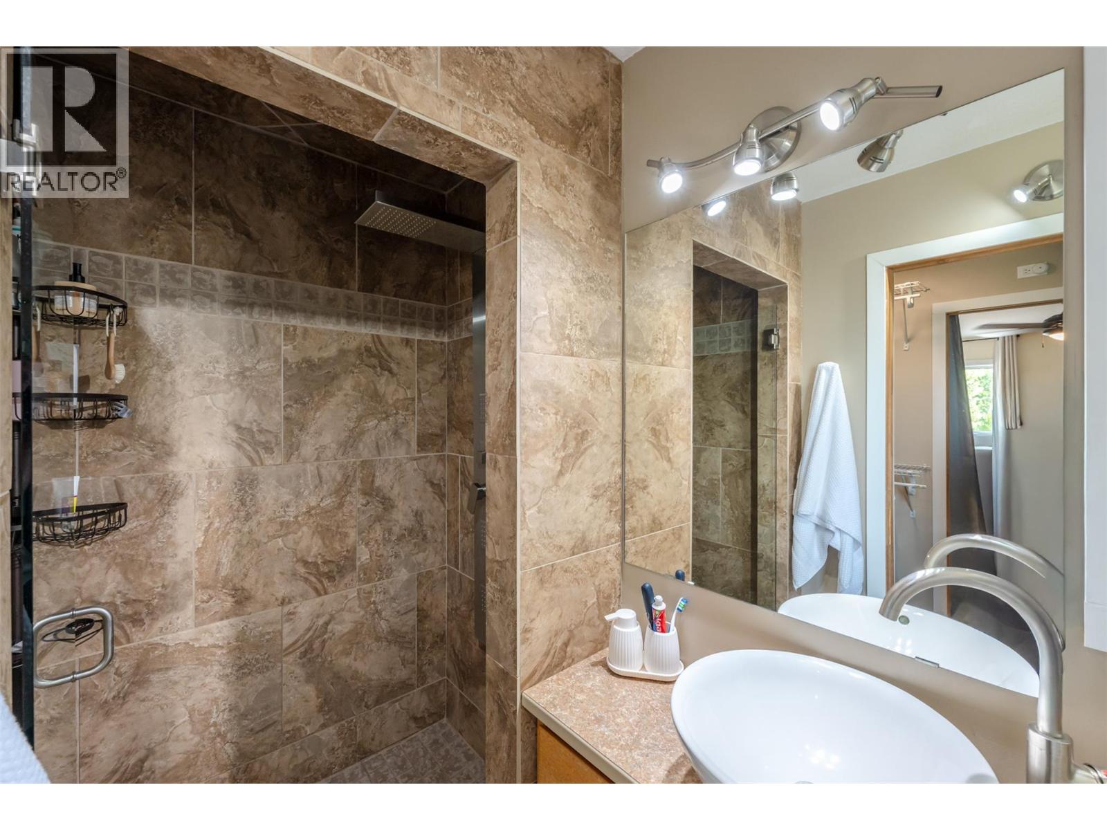 601 Valiant Drive, Penticton, British Columbia  V2A 8Y1 - Photo 36 - 10395517