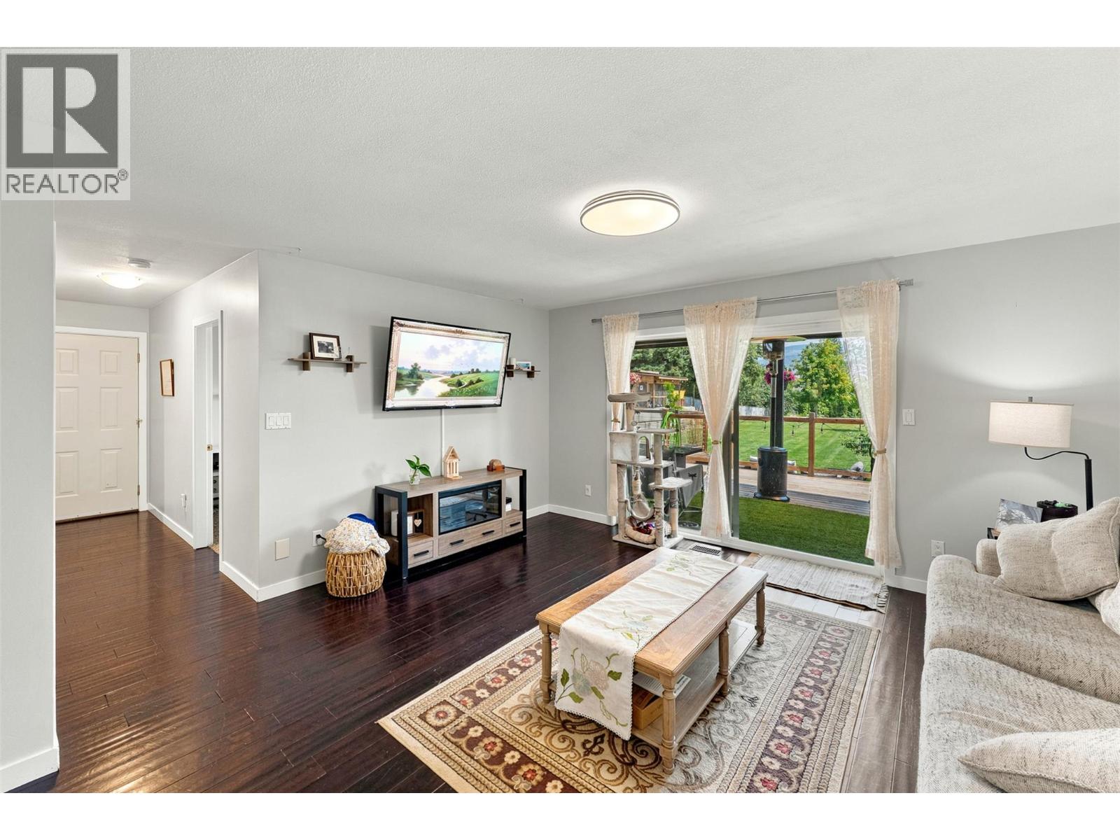 601 Valiant Drive, Penticton, British Columbia  V2A 8Y1 - Photo 4 - 10395517