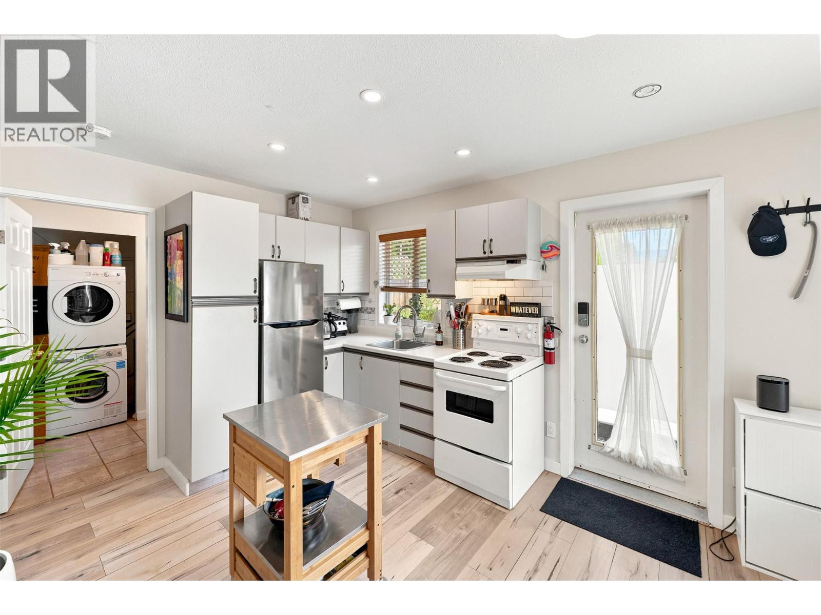 601 Valiant Drive, Penticton, British Columbia  V2A 8Y1 - Photo 6 - 10395517