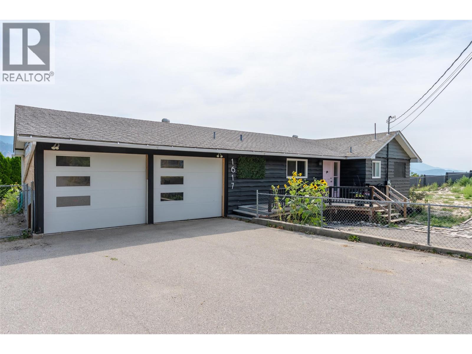 1617 Sparton Drive, Penticton, British Columbia  V2A 8Z5 - Photo 2 - 10395262