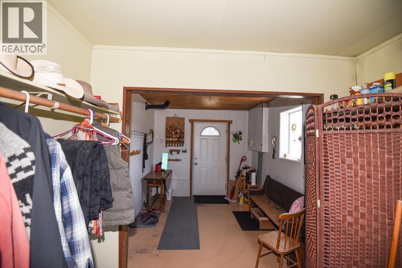 7520 West Subdivision Road, Clinton, British Columbia  V0K 1K0 - Photo 5 - 10394318