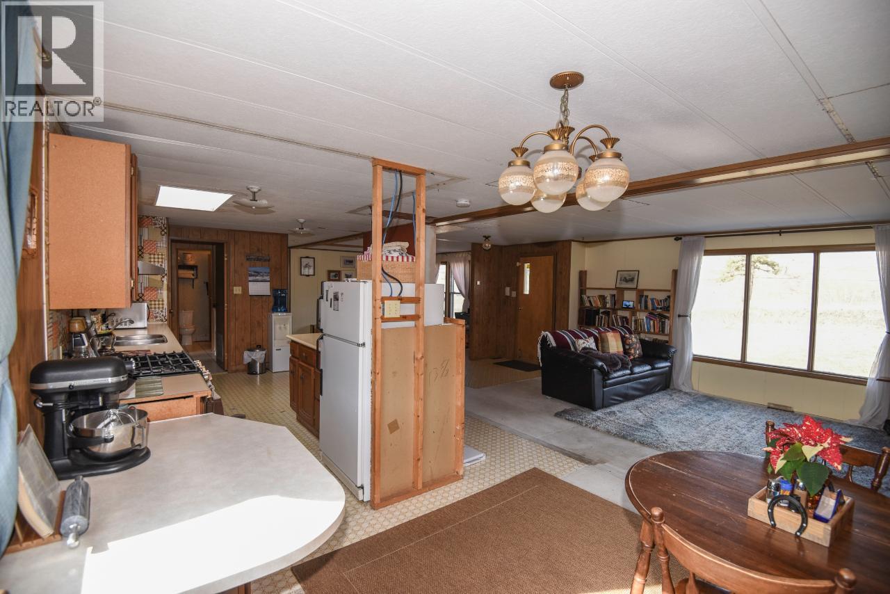 7520 West Subdivision Road, Clinton, British Columbia  V0K 1K0 - Photo 8 - 10394318