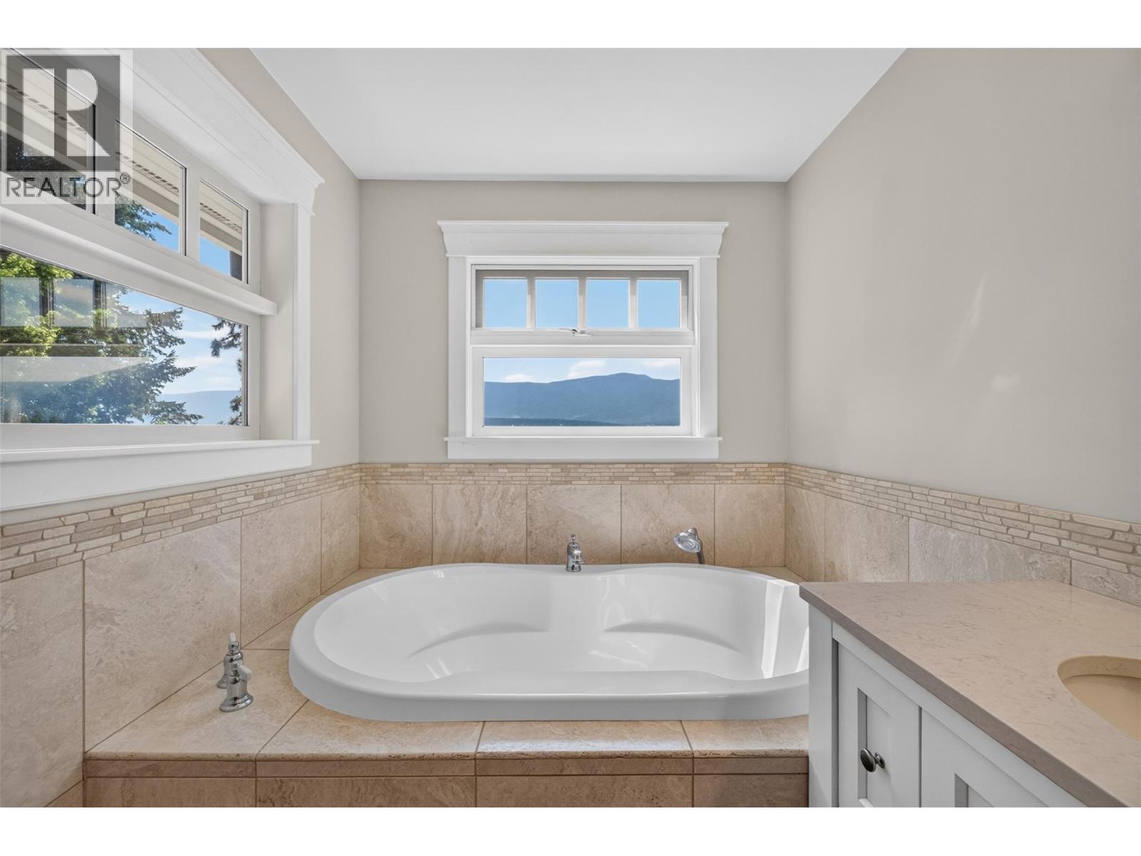 4940 16 Street Ne, Salmon Arm, British Columbia  V1E 1E1 - Photo 44 - 10395432