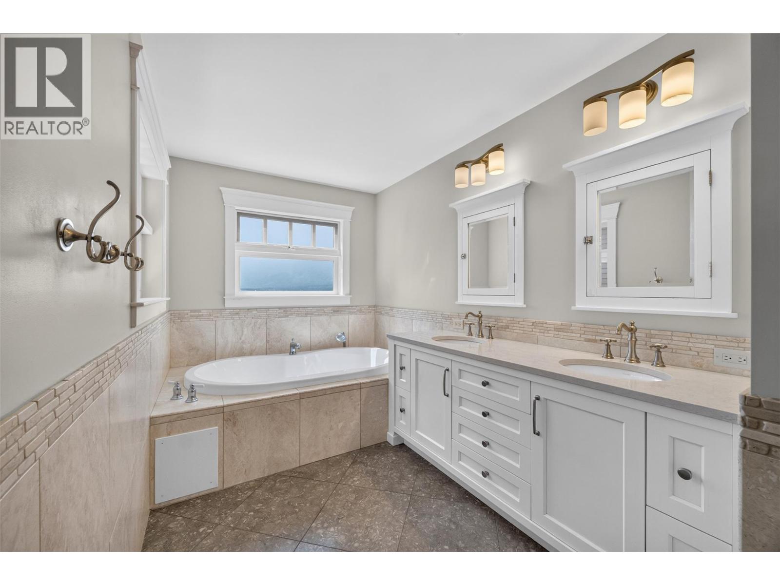 4940 16 Street Ne, Salmon Arm, British Columbia  V1E 1E1 - Photo 45 - 10395432