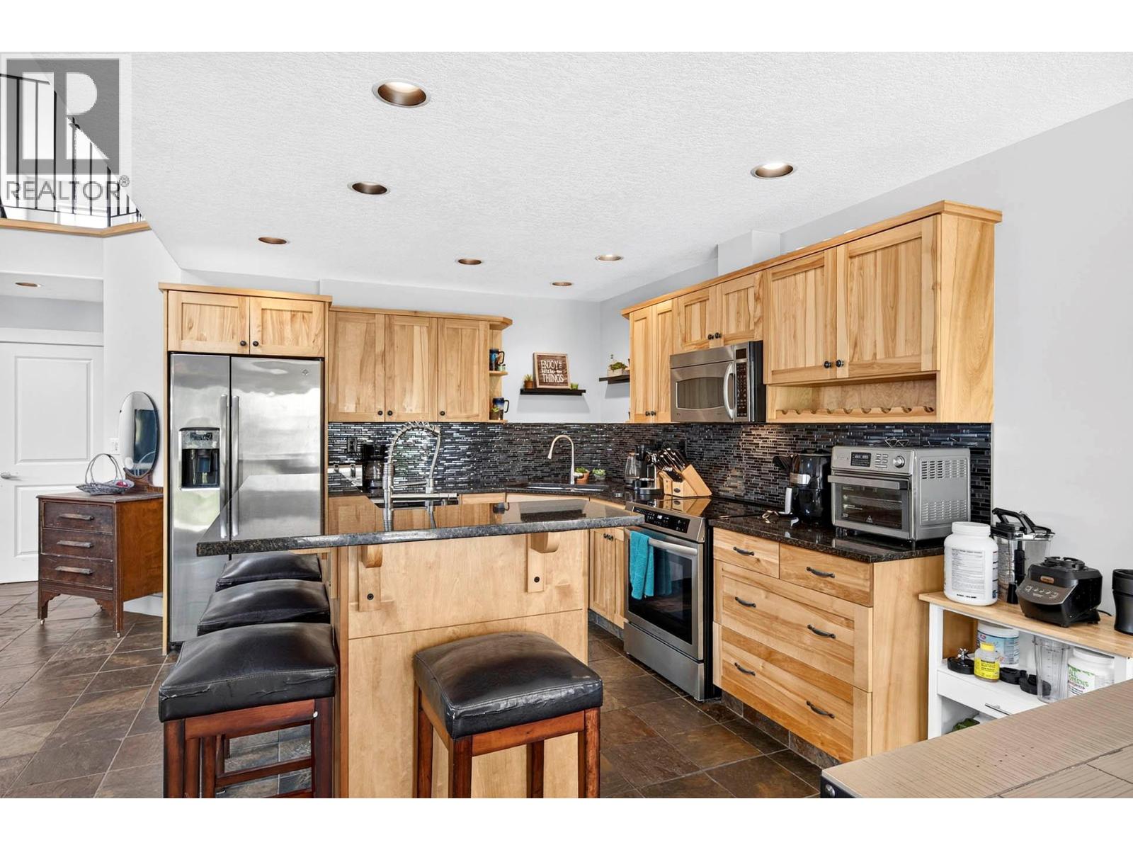 3585 Navatanee Drive, Kamloops, British Columbia  V2H 1S1 - Photo 10 - 10395237