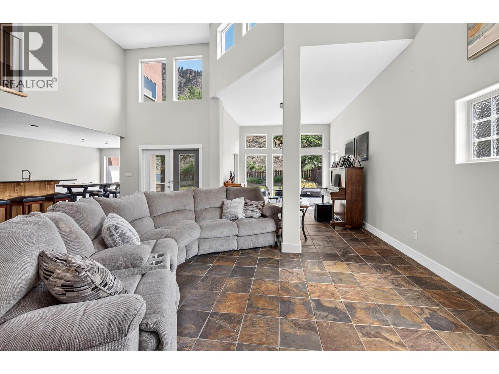 3585 Navatanee Drive, Kamloops, British Columbia  V2H 1S1 - Photo 14 - 10395237