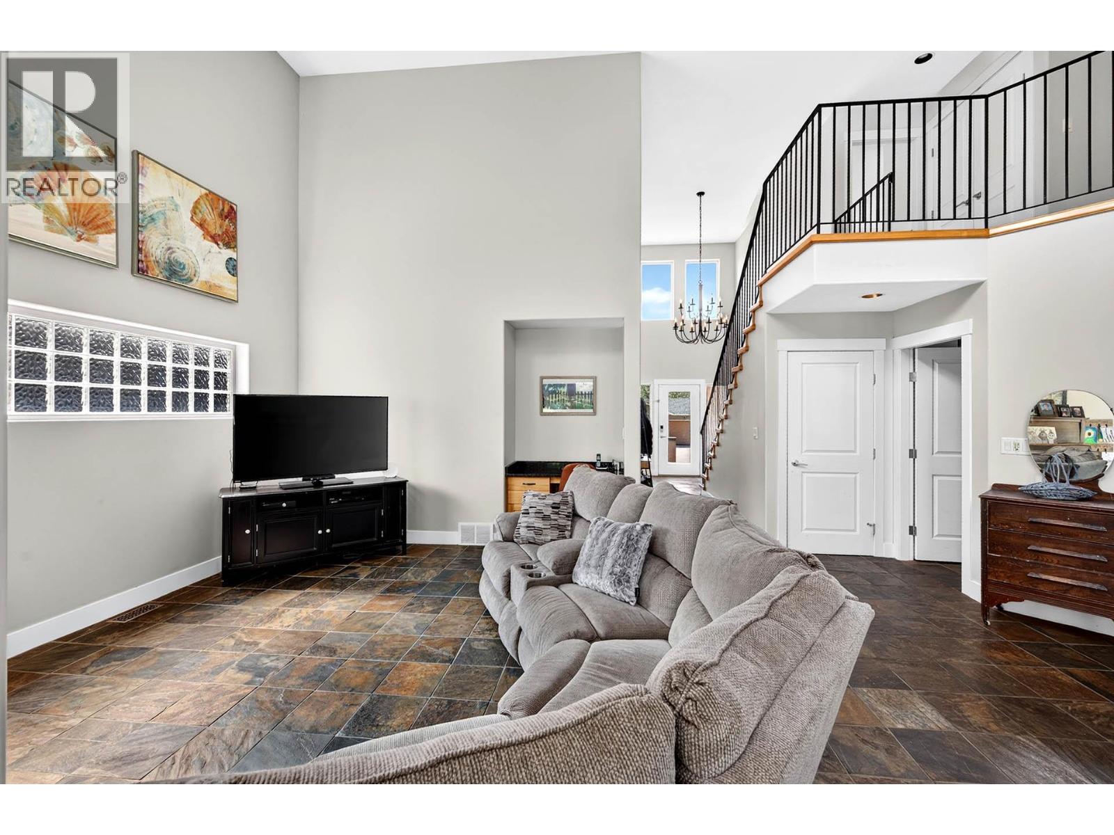 3585 Navatanee Drive, Kamloops, British Columbia  V2H 1S1 - Photo 16 - 10395237