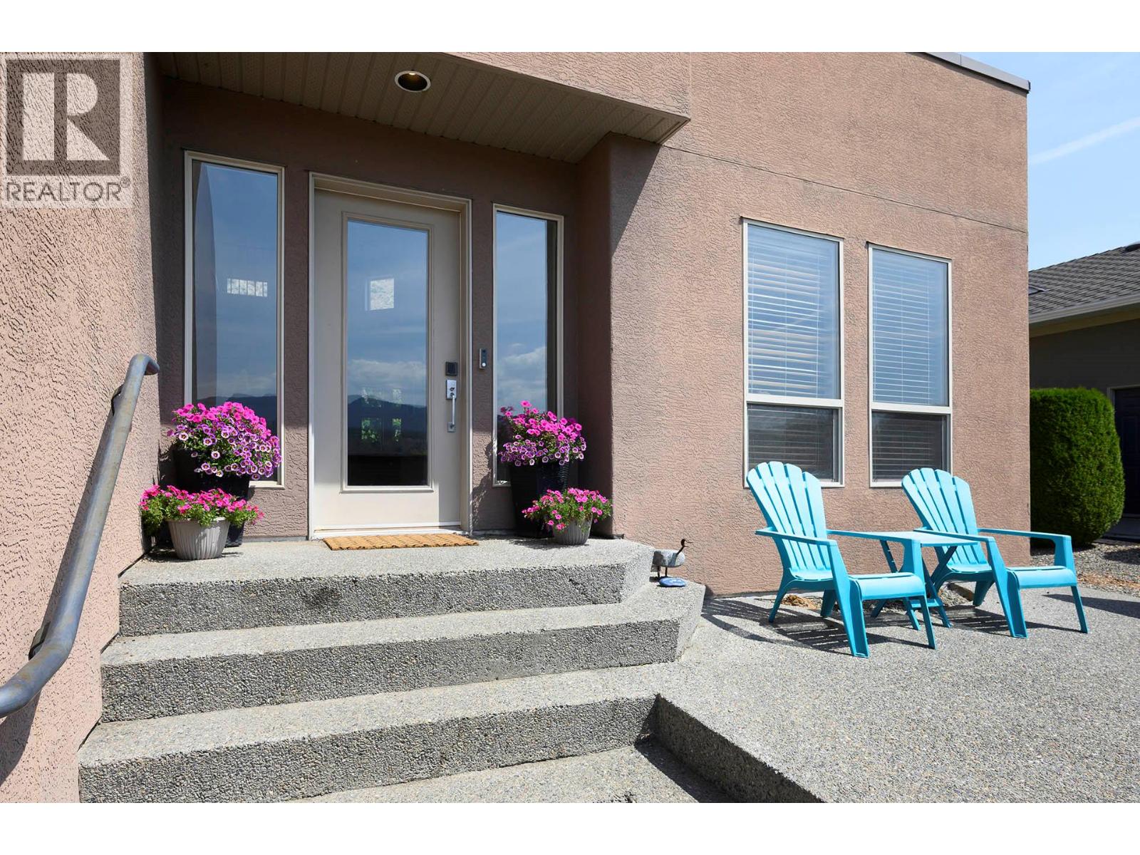 3585 Navatanee Drive, Kamloops, British Columbia  V2H 1S1 - Photo 2 - 10395237