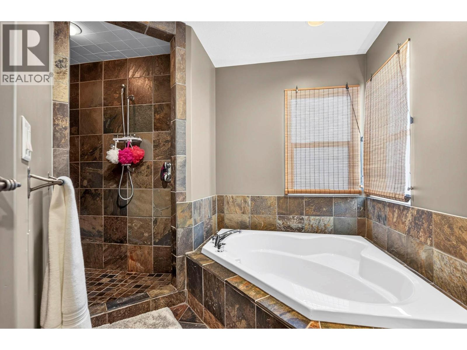 3585 Navatanee Drive, Kamloops, British Columbia  V2H 1S1 - Photo 24 - 10395237