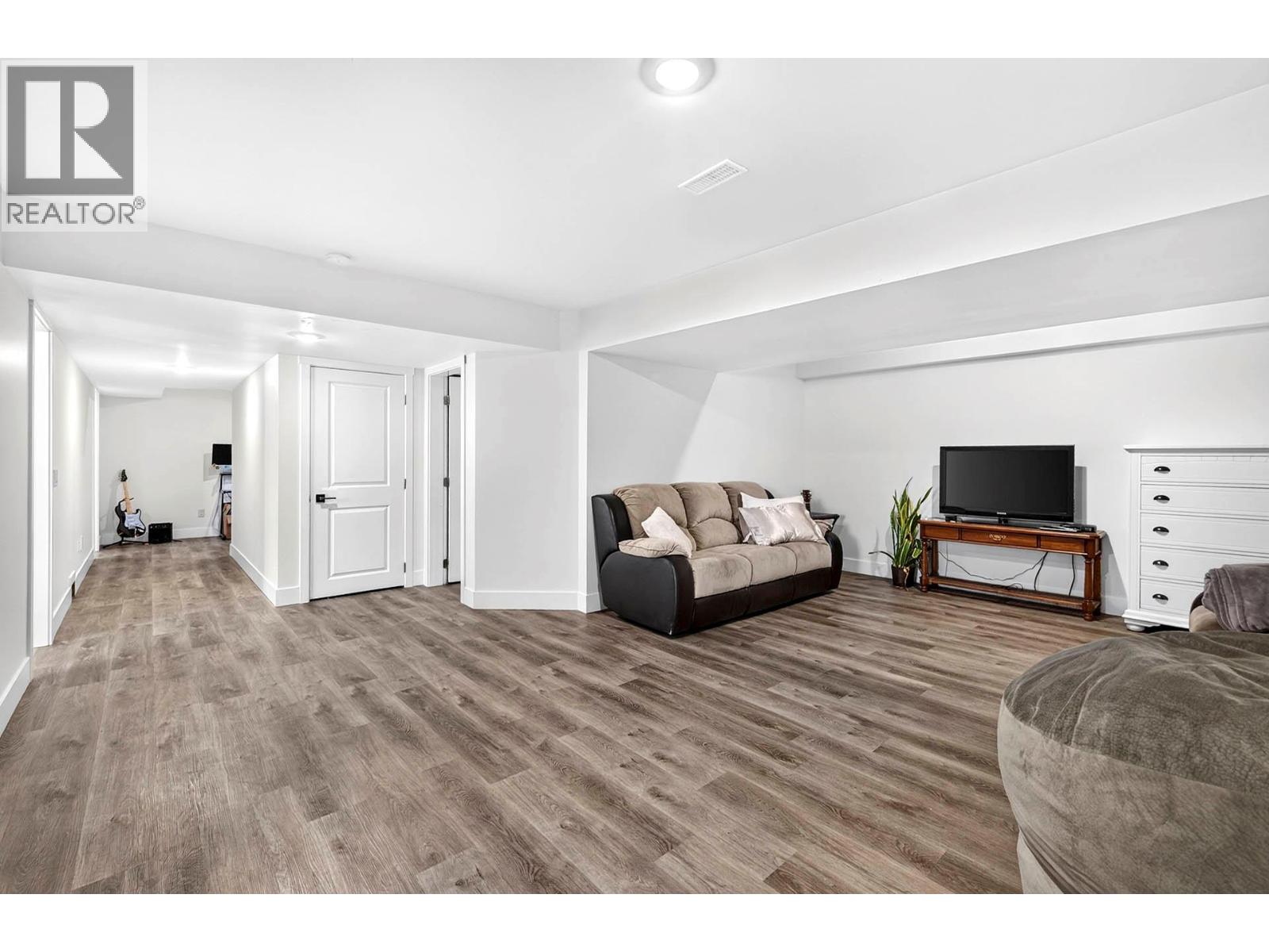 3585 Navatanee Drive, Kamloops, British Columbia  V2H 1S1 - Photo 30 - 10395237