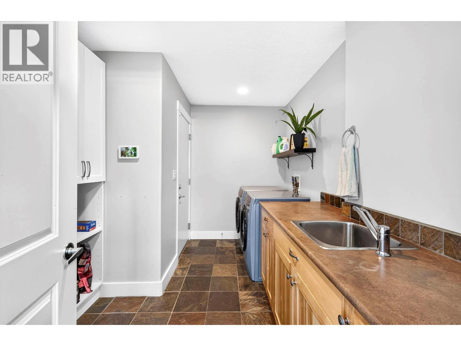 3585 Navatanee Drive, Kamloops, British Columbia  V2H 1S1 - Photo 42 - 10395237