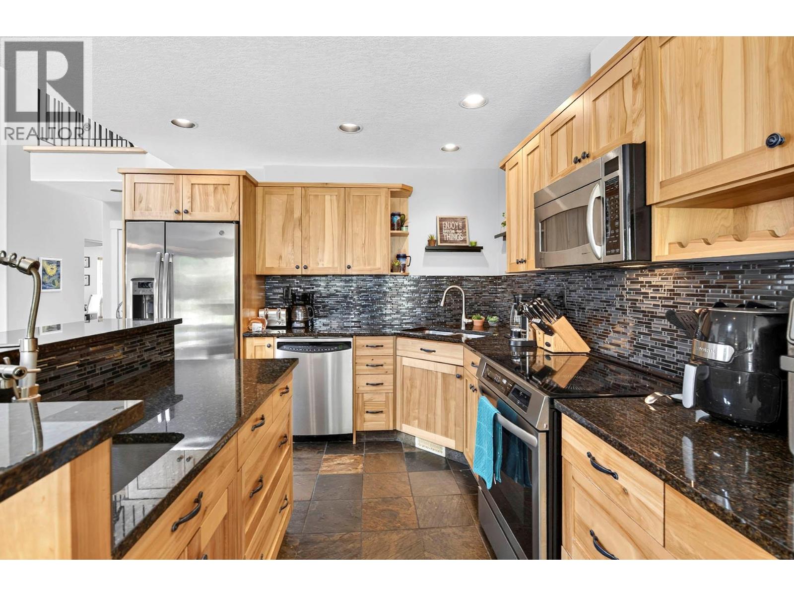 3585 Navatanee Drive, Kamloops, British Columbia  V2H 1S1 - Photo 7 - 10395237