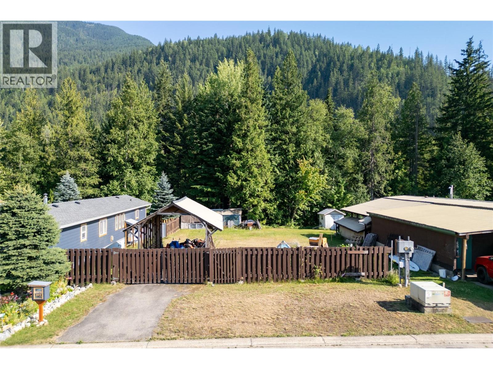 98 Johnson Way, Revelstoke, British Columbia  V0E 2S0 - Photo 1 - 10395065