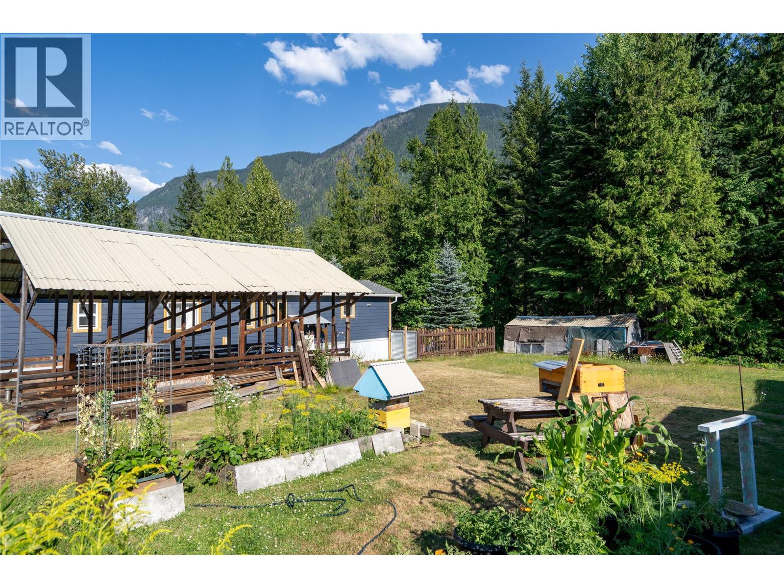 98 Johnson Way, Revelstoke, British Columbia  V0E 2S0 - Photo 11 - 10395065