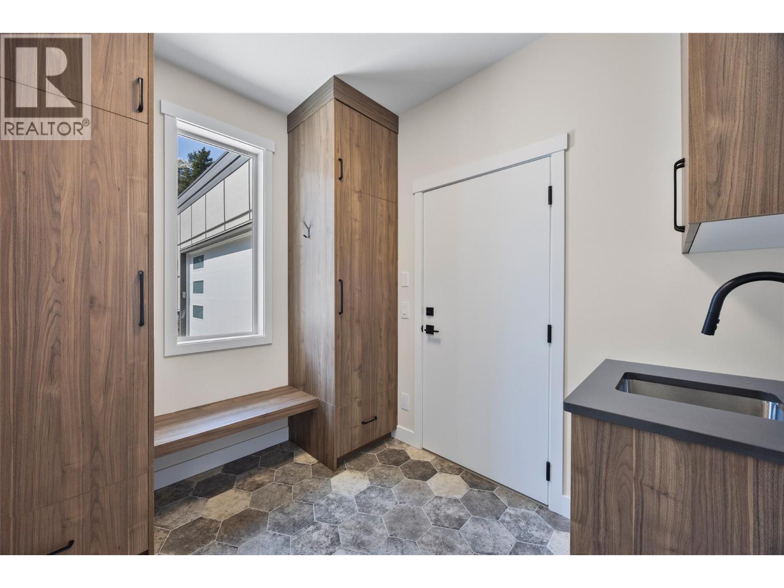2140 Linfield Drive, Kamloops, British Columbia  V1S 0G3 - Photo 5 - 10394106
