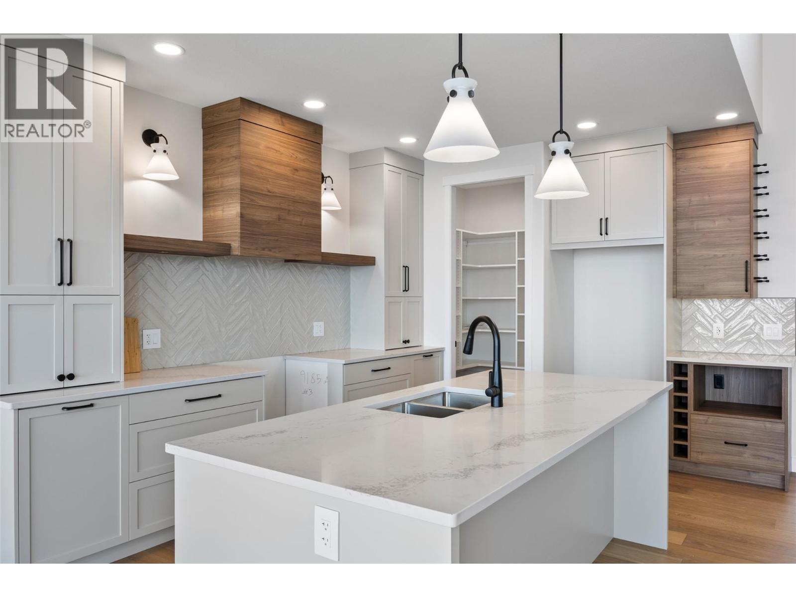 2140 Linfield Drive, Kamloops, British Columbia  V1S 0G3 - Photo 9 - 10394106
