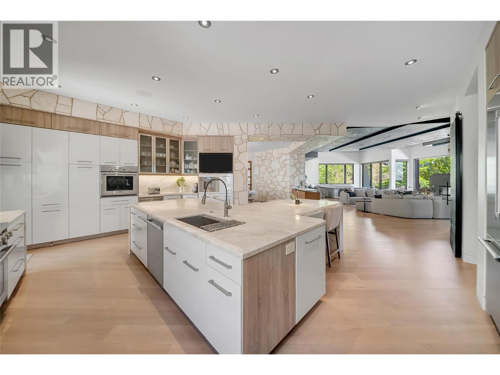 732 Highpointe Place, Kelowna, British Columbia  V1V 2Y3 - Photo 10 - 10395244