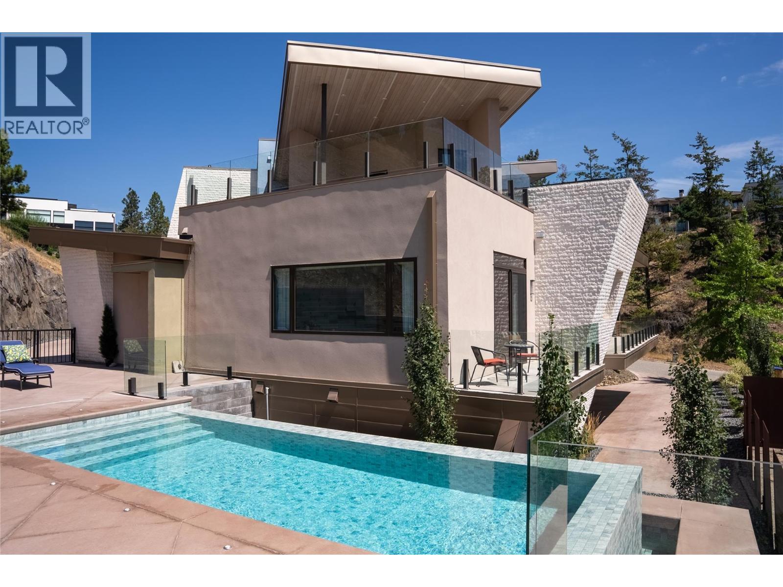 732 Highpointe Place, Kelowna, British Columbia  V1V 2Y3 - Photo 2 - 10395244