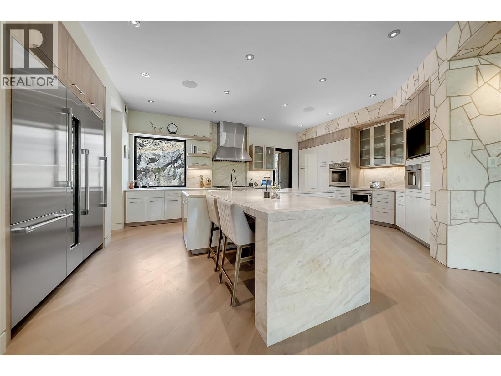 732 Highpointe Place, Kelowna, British Columbia  V1V 2Y3 - Photo 4 - 10395244