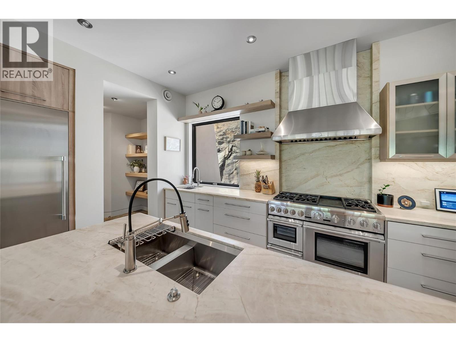 732 Highpointe Place, Kelowna, British Columbia  V1V 2Y3 - Photo 6 - 10395244