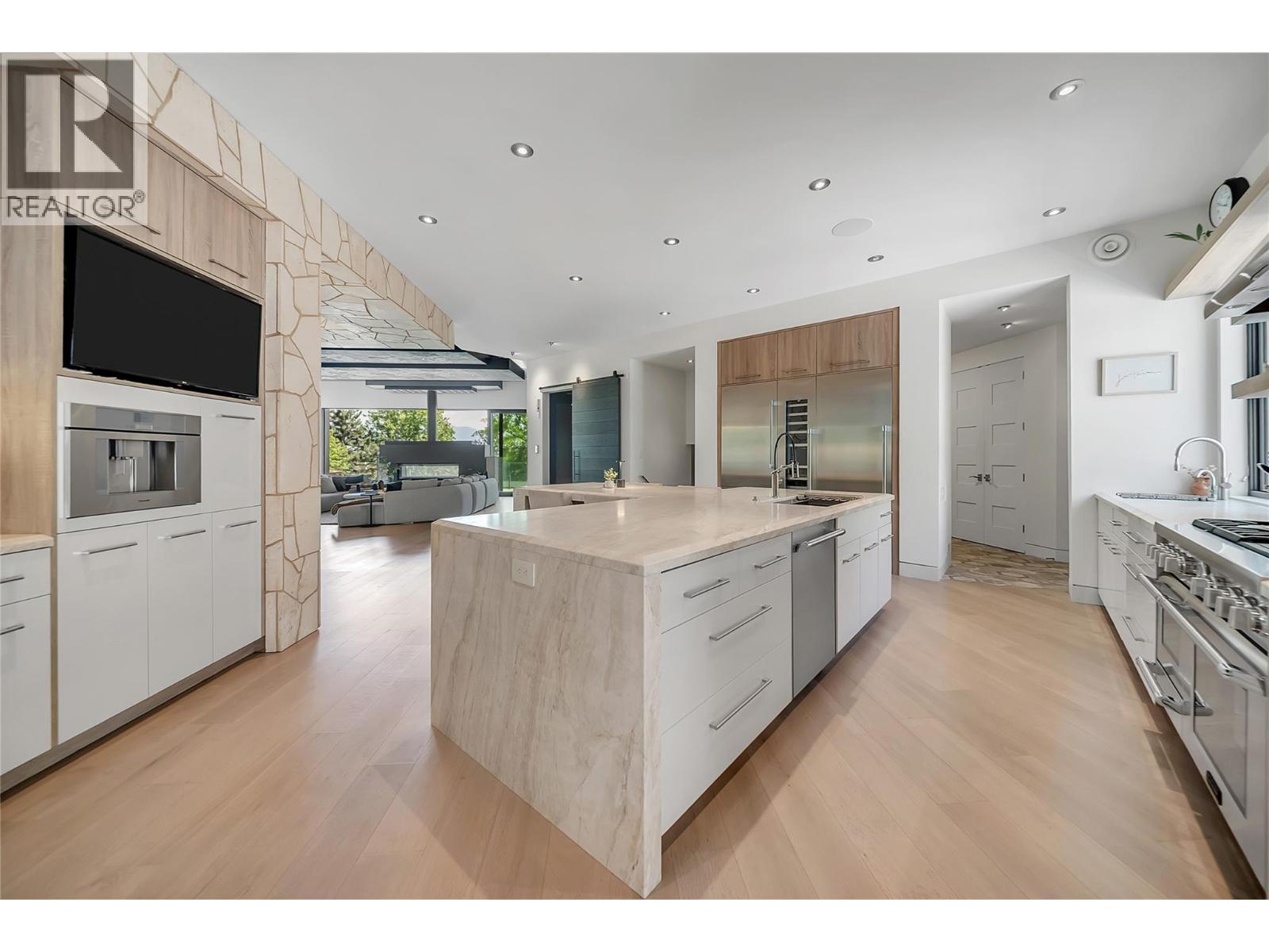732 Highpointe Place, Kelowna, British Columbia  V1V 2Y3 - Photo 8 - 10395244