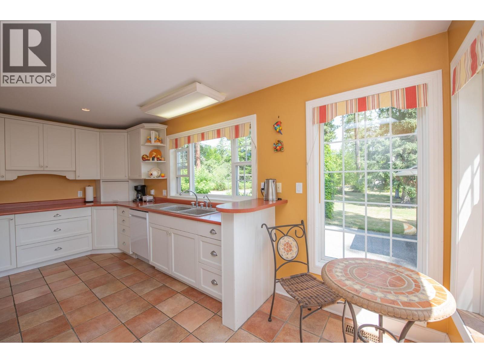 1851 Miller Street, Lumby, British Columbia  V0E 2G0 - Photo 14 - 10394709