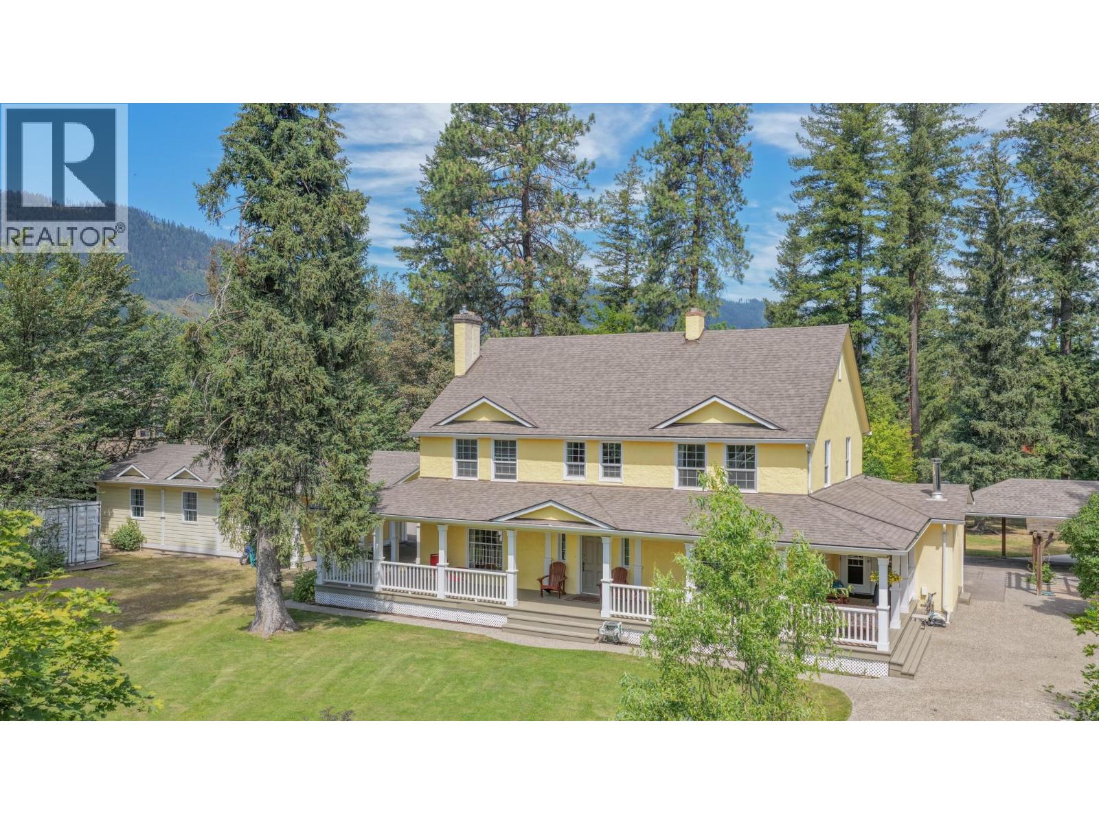 1851 Miller Street, Lumby, British Columbia  V0E 2G0 - Photo 2 - 10394709