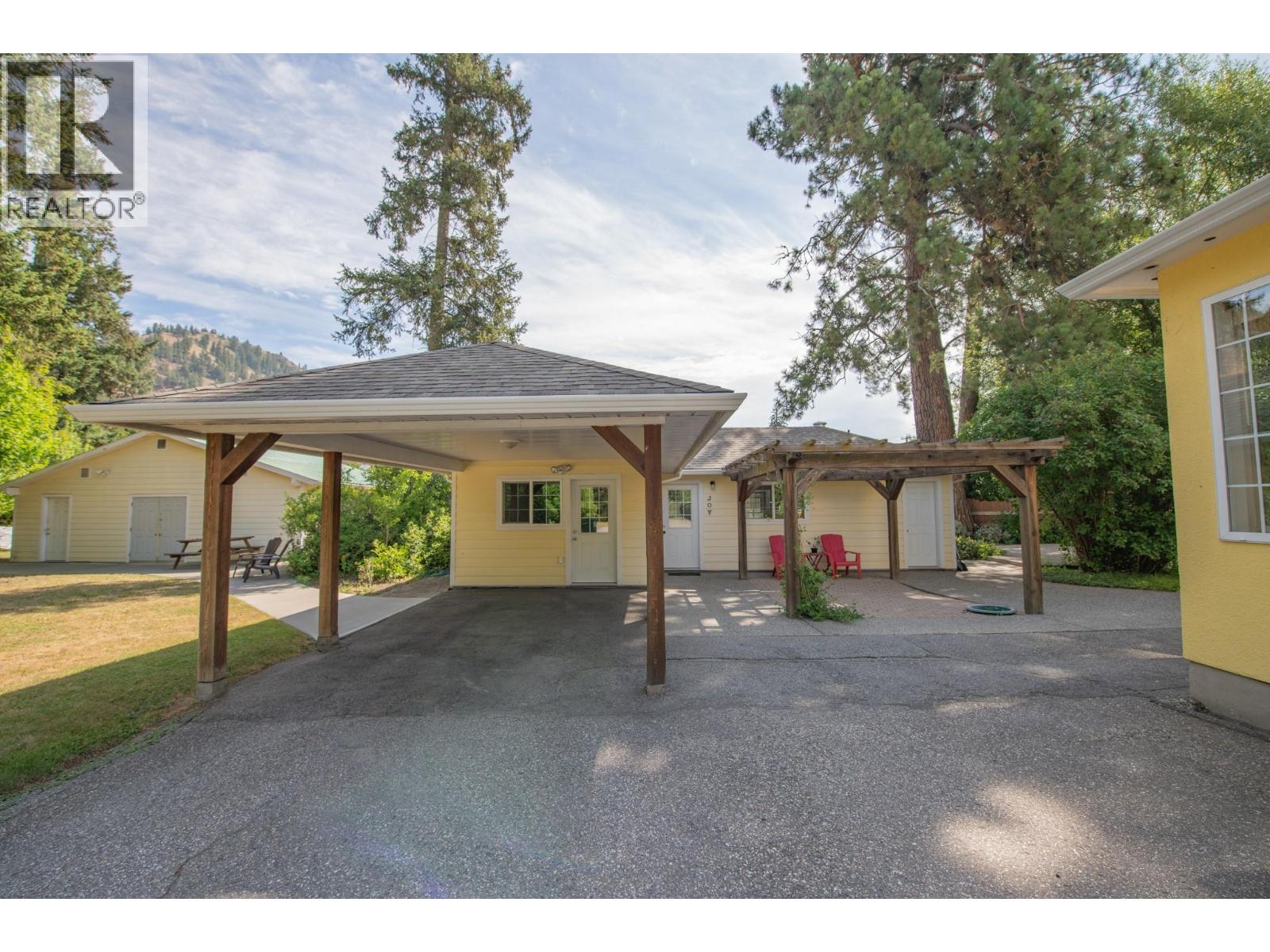 1851 Miller Street, Lumby, British Columbia  V0E 2G0 - Photo 43 - 10394709