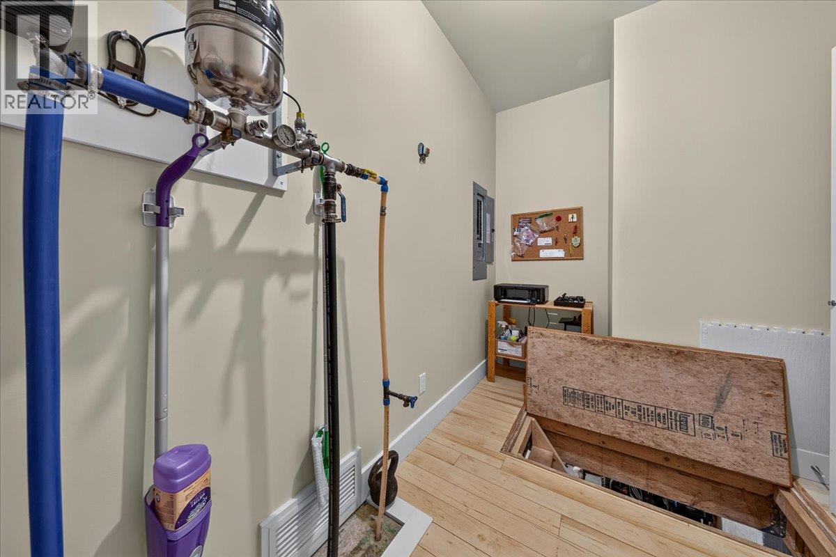 5210 Riverside Drive, Fairmont Hot Springs, British Columbia  V0B 1L1 - Photo 33 - 10395495