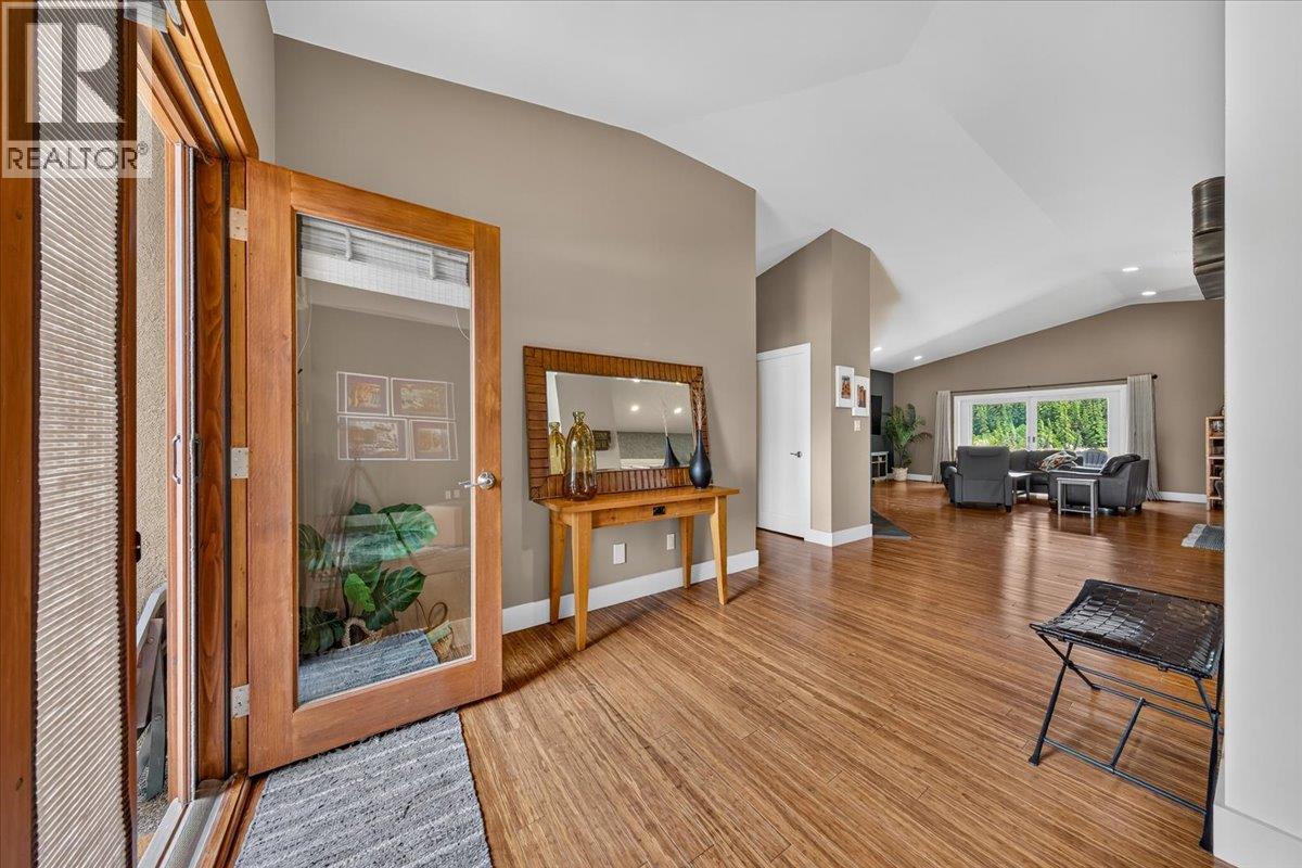 5210 Riverside Drive, Fairmont Hot Springs, British Columbia  V0B 1L1 - Photo 4 - 10395495