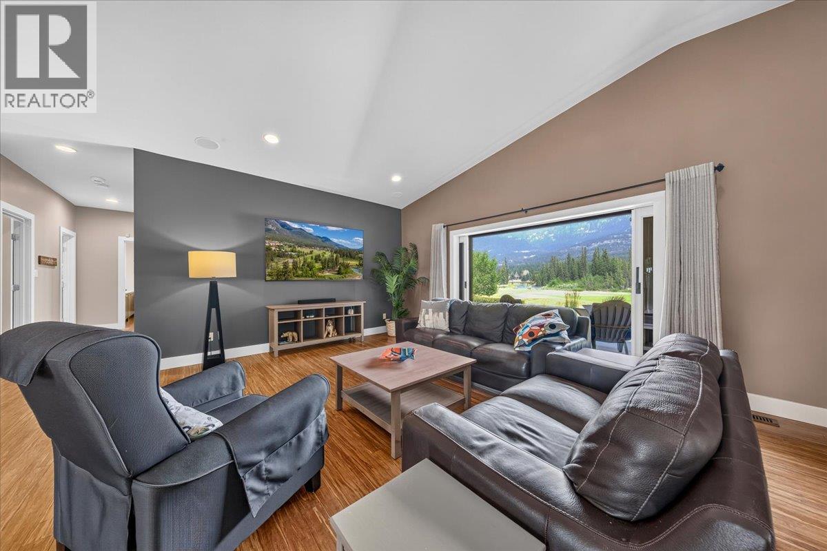 5210 Riverside Drive, Fairmont Hot Springs, British Columbia  V0B 1L1 - Photo 5 - 10395495
