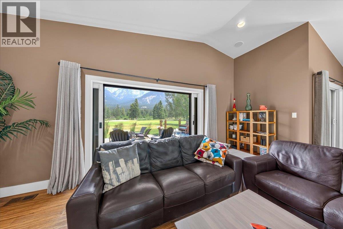 5210 Riverside Drive, Fairmont Hot Springs, British Columbia  V0B 1L1 - Photo 7 - 10395495
