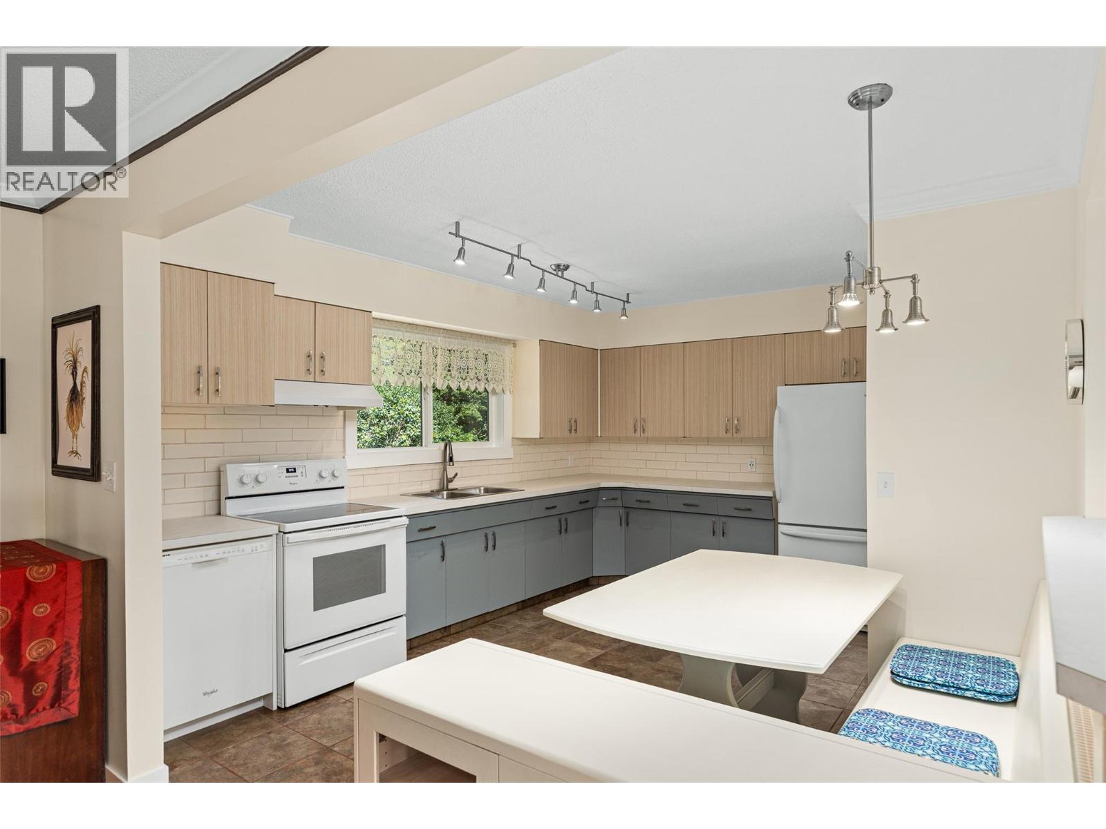 10330 Meadow Road, Lake Country, British Columbia  V1V 1V6 - Photo 16 - 10395157