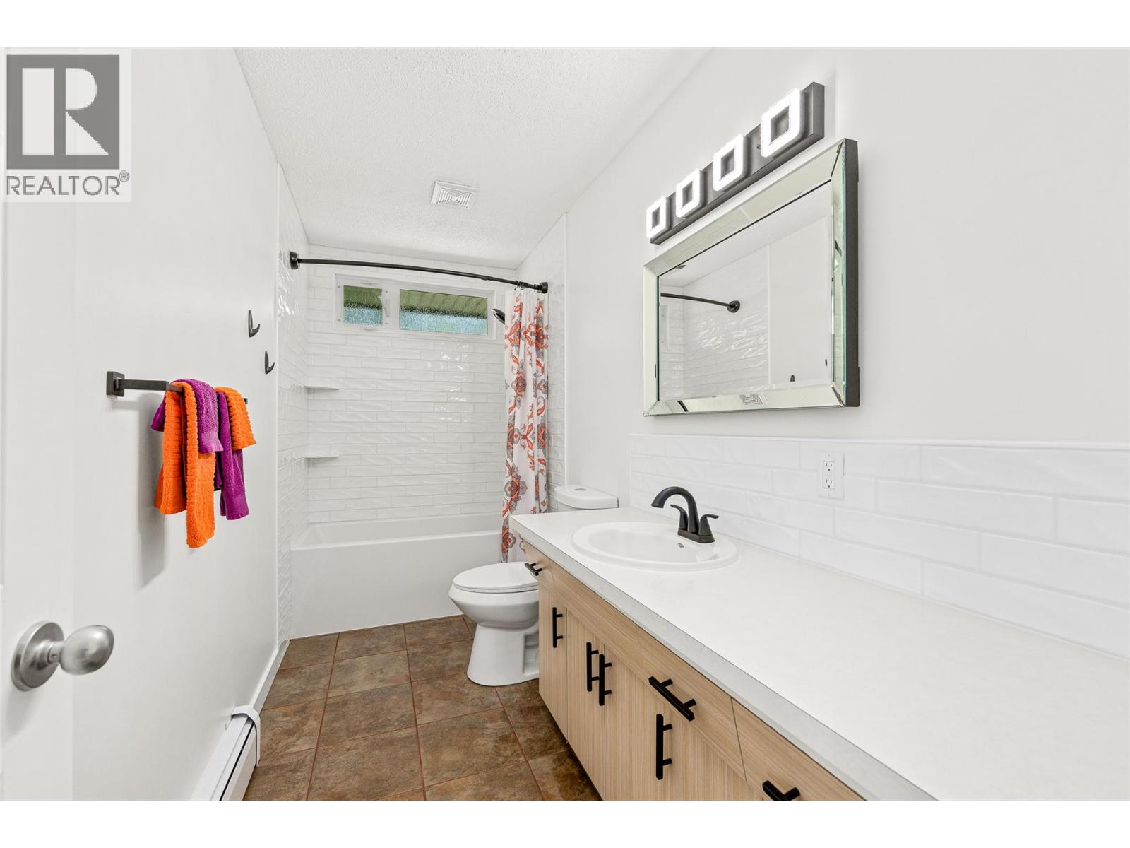 10330 Meadow Road, Lake Country, British Columbia  V1V 1V6 - Photo 37 - 10395157