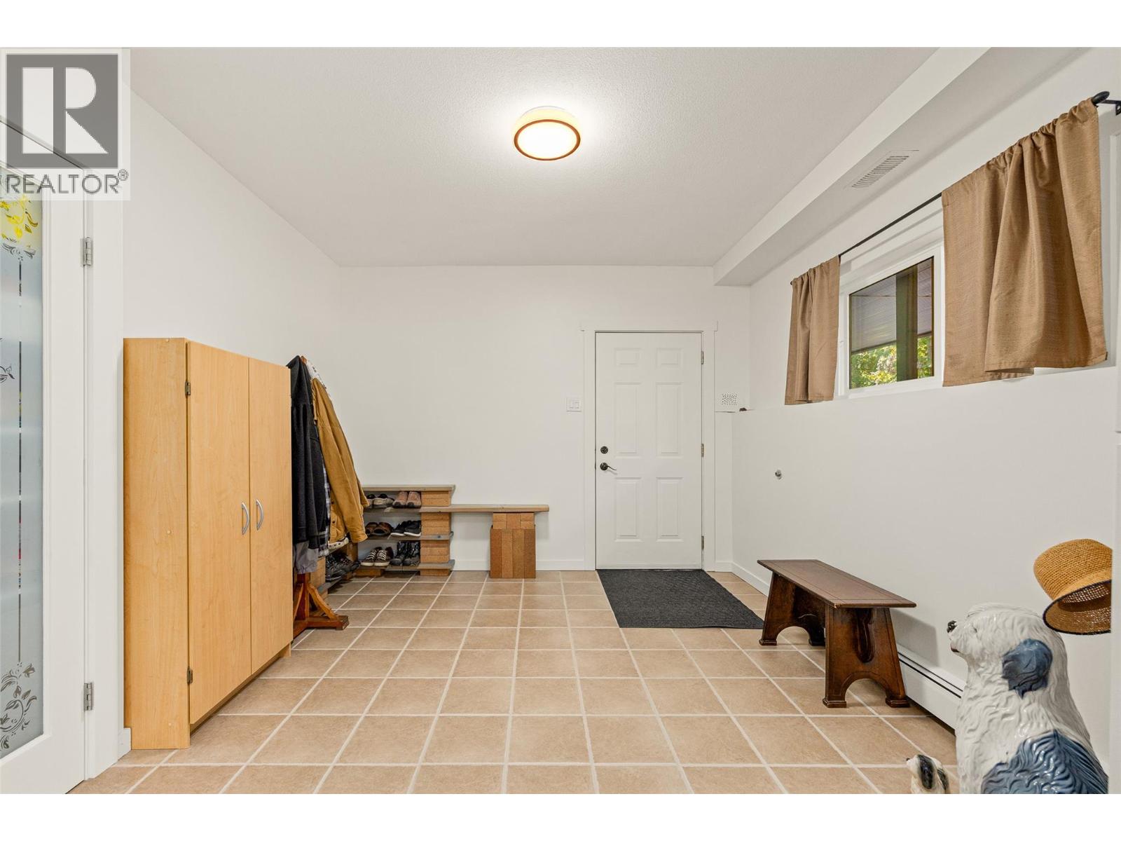 10330 Meadow Road, Lake Country, British Columbia  V1V 1V6 - Photo 38 - 10395157