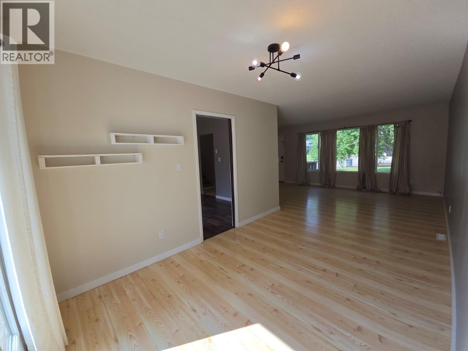 4720 Centurion Crescent Ne, Chetwynd, British Columbia  V0C 1J0 - Photo 4 - 10395571