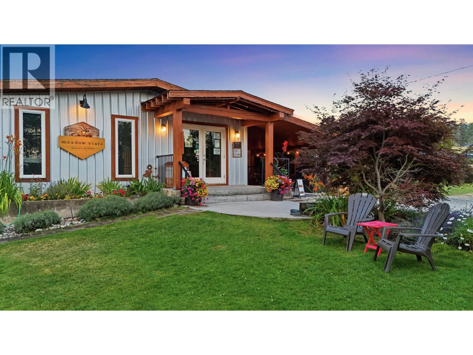 3975 June Springs Road, Kelowna, British Columbia  V1W 4E4 - Photo 2 - 10395066