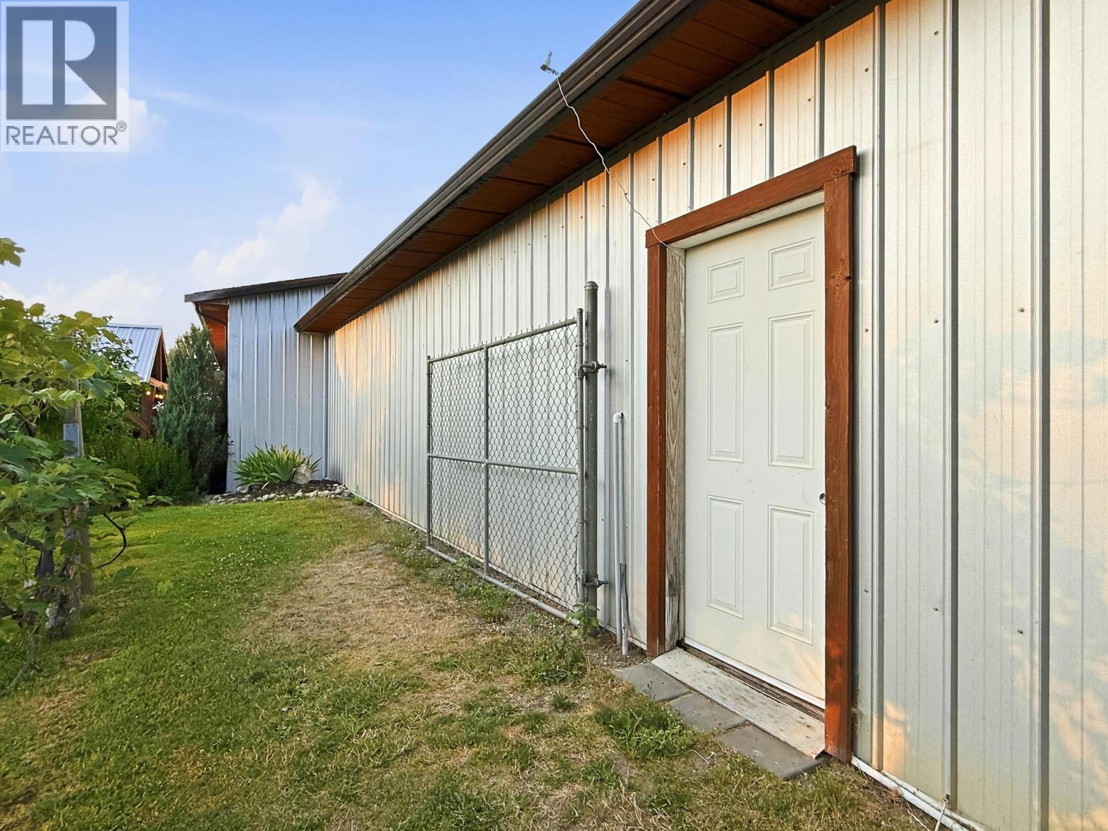 3975 June Springs Road, Kelowna, British Columbia  V1W 4E4 - Photo 38 - 10395066