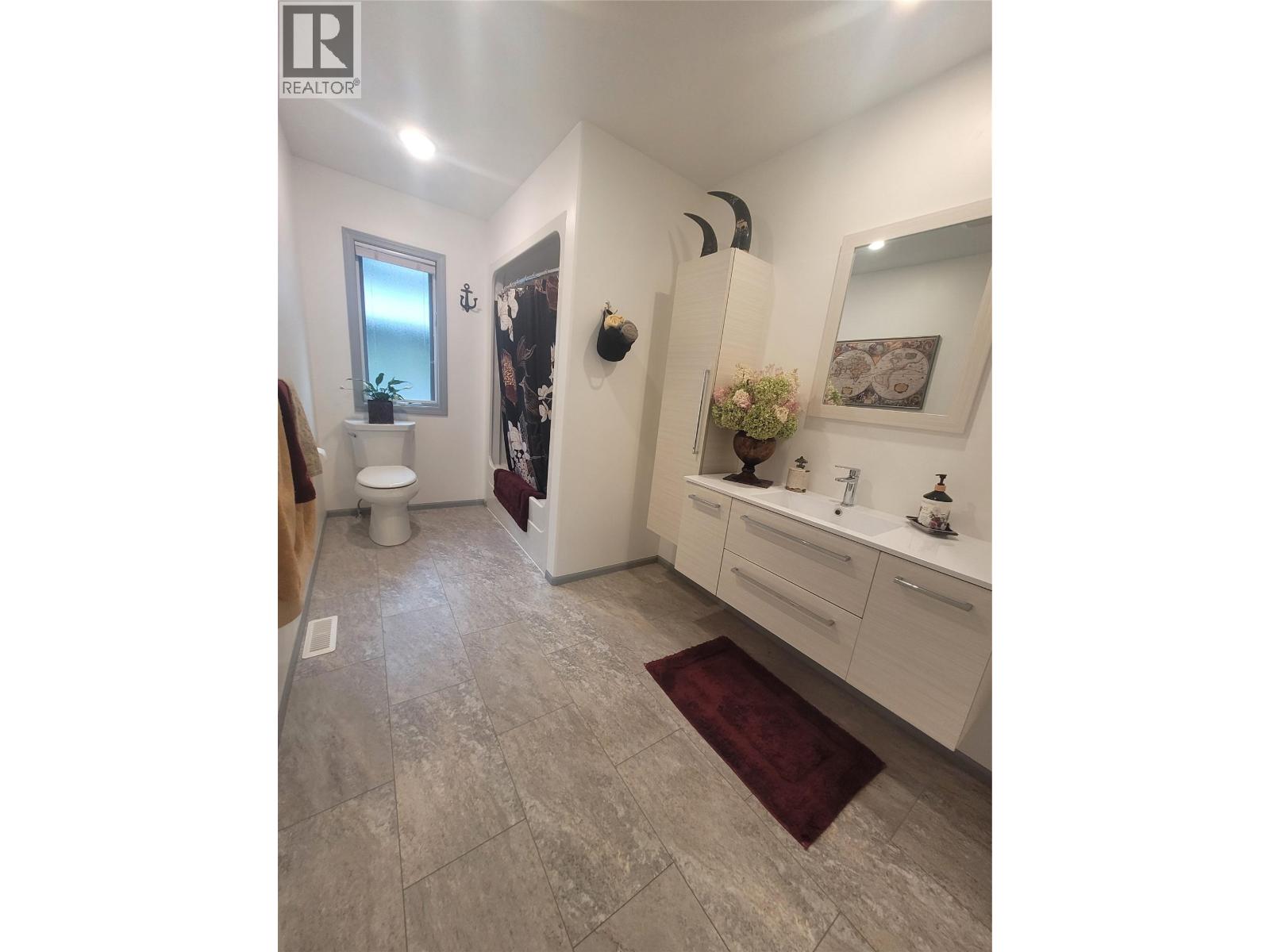 4410 Lakeshore Road Ne, Salmon Arm, British Columbia  V1E 3N6 - Photo 19 - 10395106
