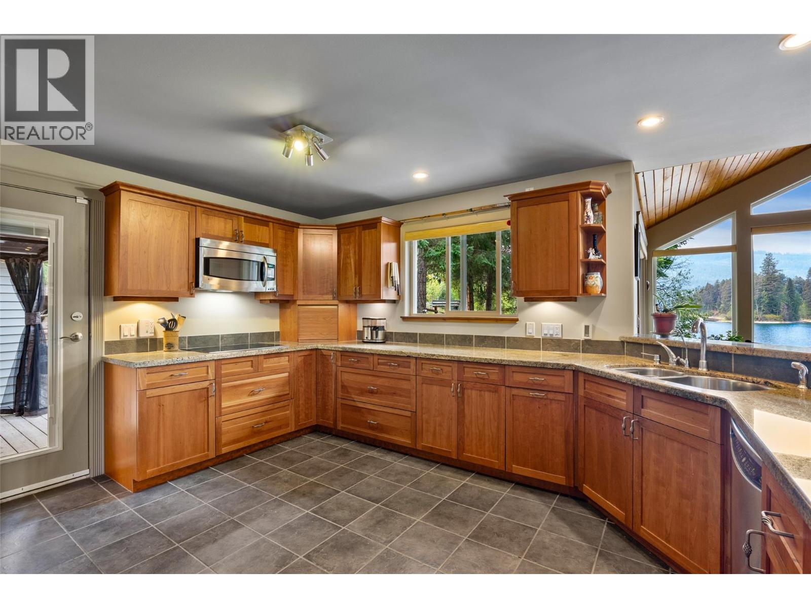 6059 Lake Bay Road, Kamloops, British Columbia  V0E 1Z1 - Photo 10 - 10395687