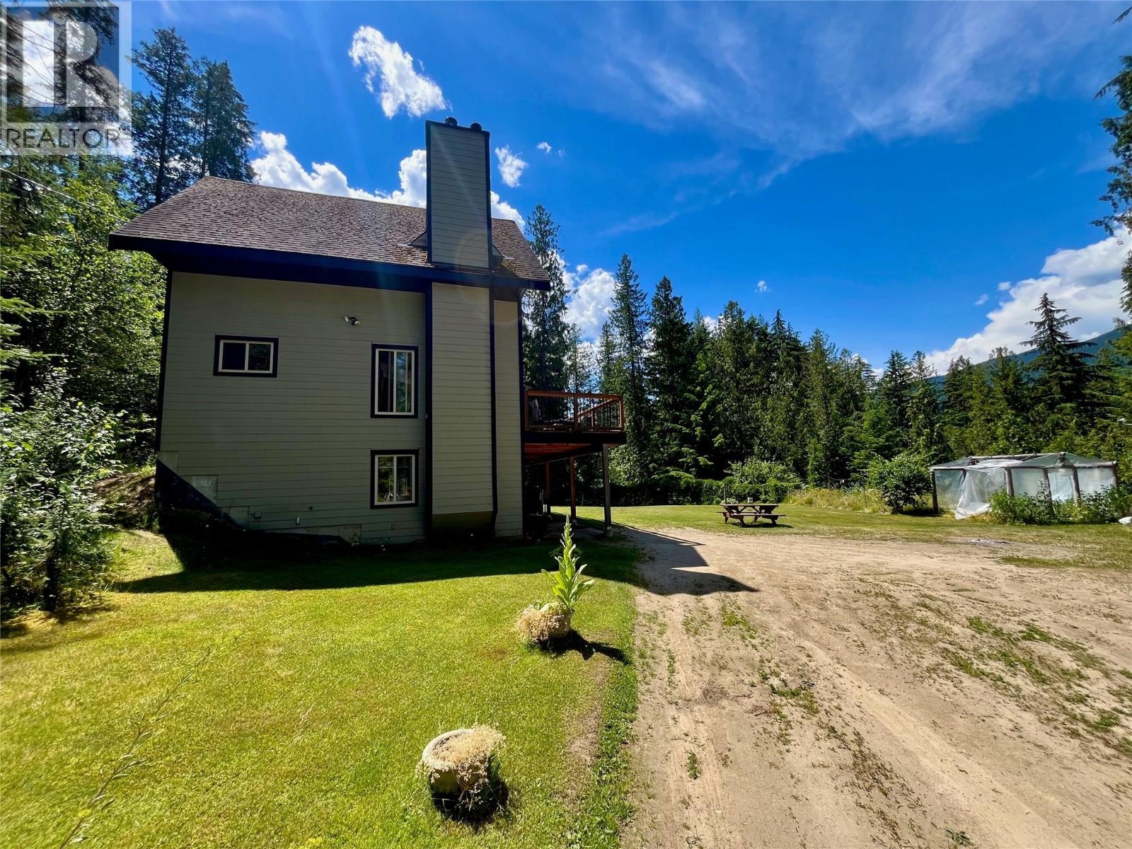7475 6 Highway, Winlaw, British Columbia  V0G 2J0 - Photo 3 - 10393756