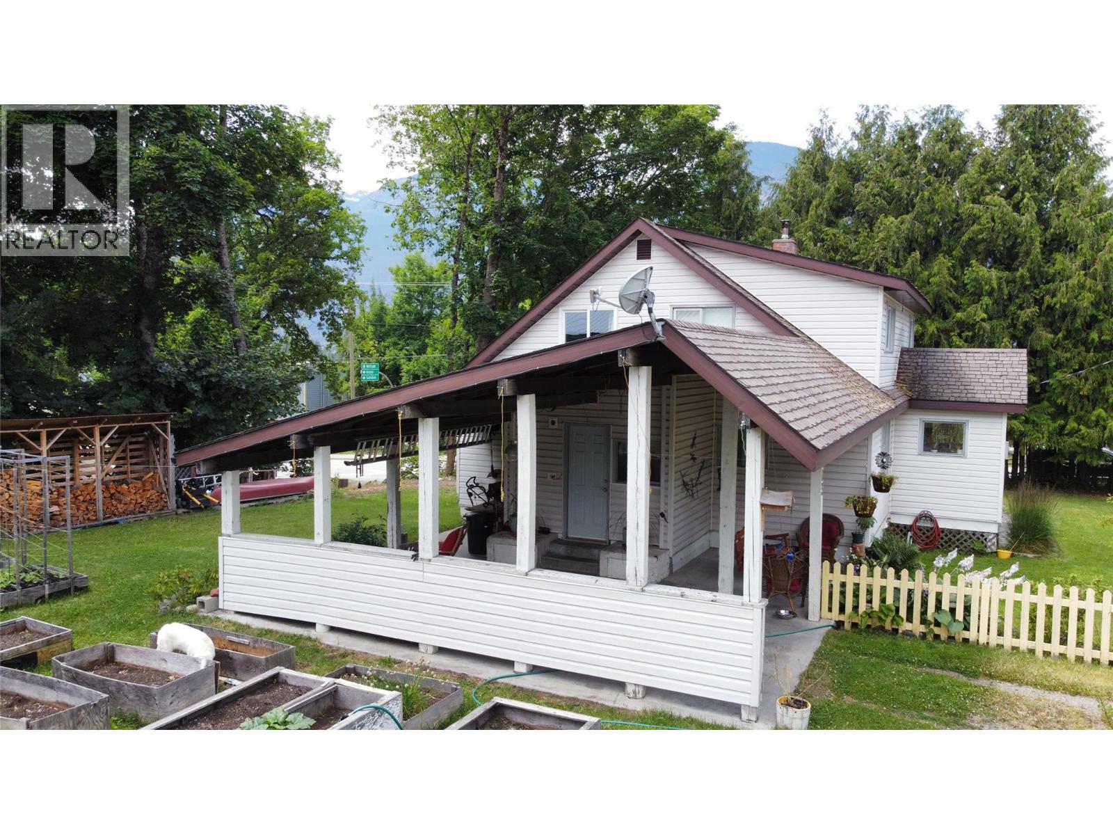 503 7th Avenue, New Denver, British Columbia  V0G 1S1 - Photo 9 - 10394507